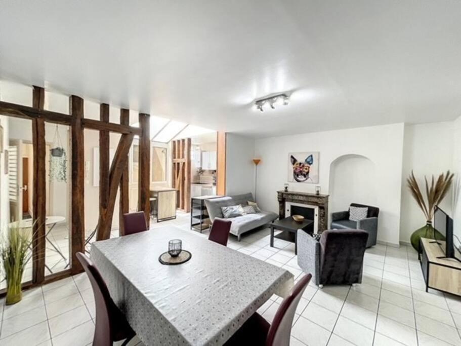Appartement Au Coeur De Troyes Esterno foto